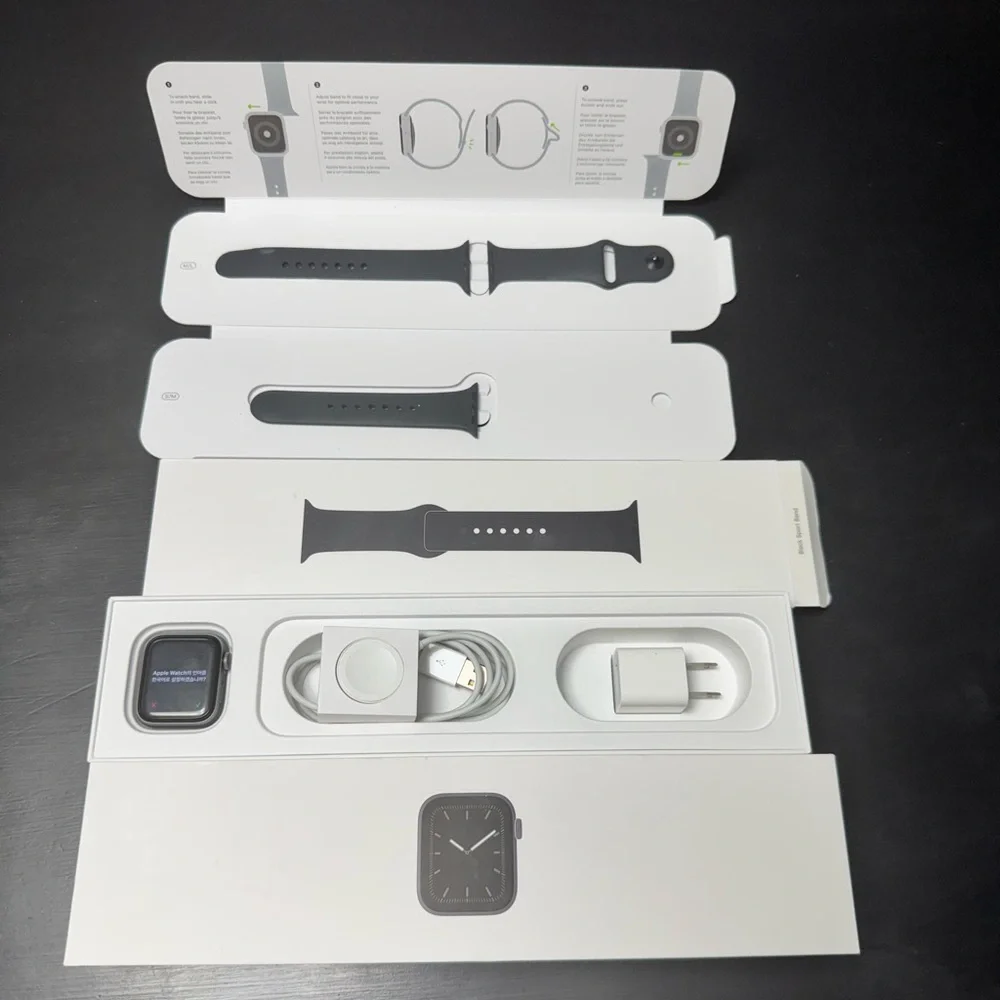 Apple Watch Series 5 Space Gray Aluminum 40MM